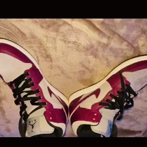Jordan 1s custom Maroon swade